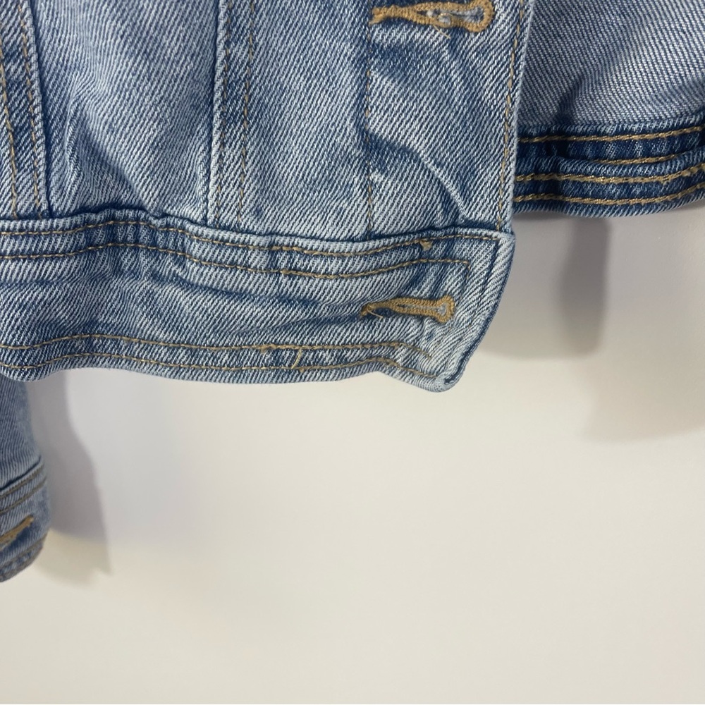Universal Thread Freeborn Jean Jacket Size Small - Picture 5 of 9